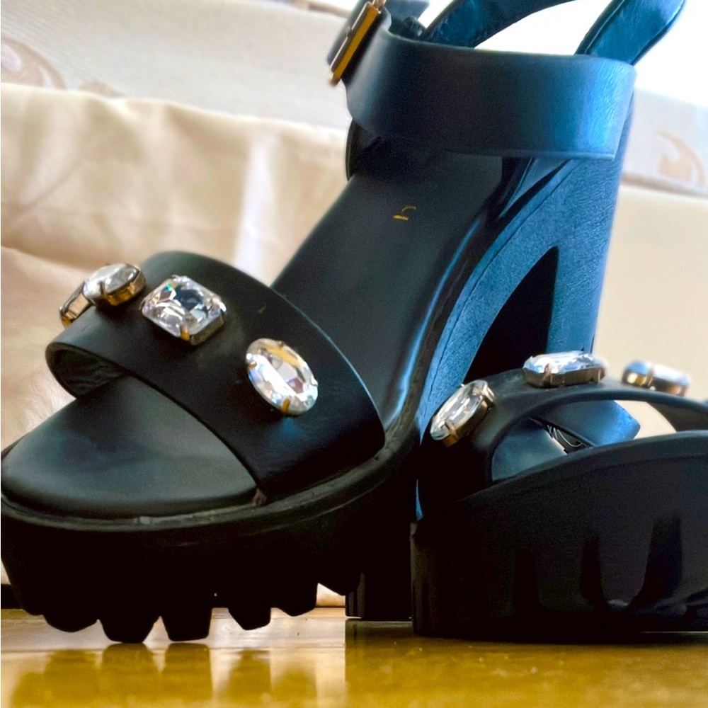 Fashionable and casual beautiful sandal heels.